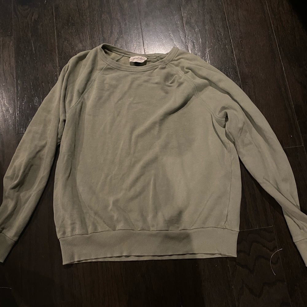 Olive crewneck. Very comfy